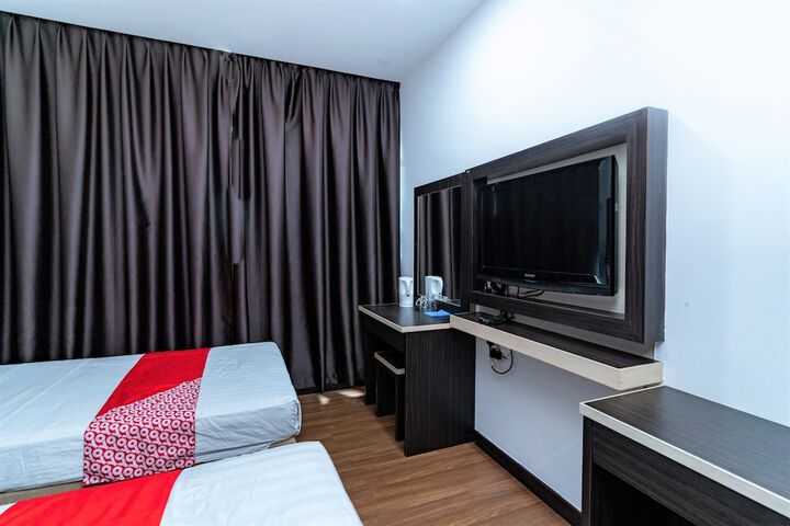 Room 11 of 25