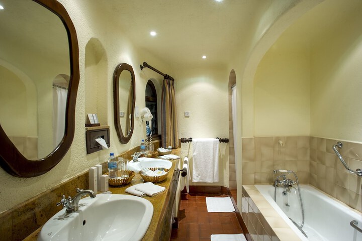Room 8 of 28