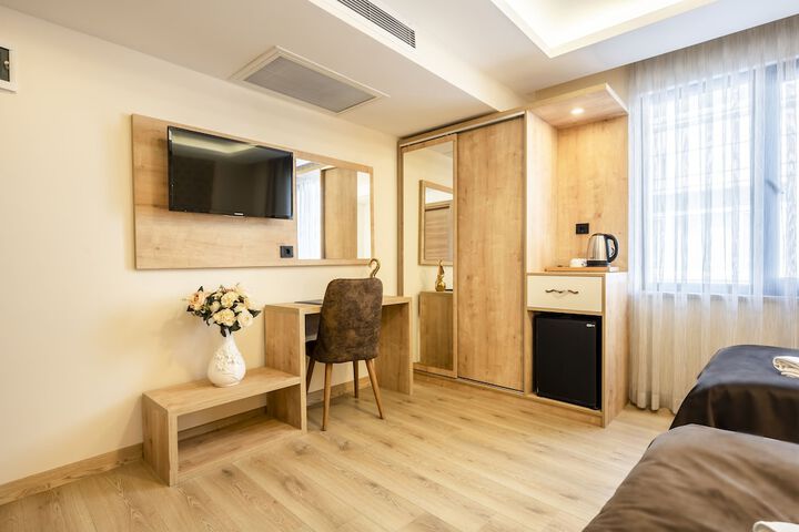 Room 13 of 26