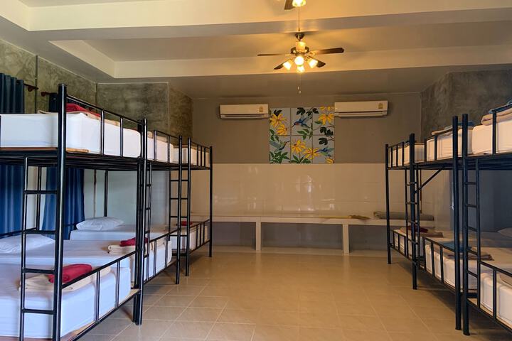 Room 13 of 35