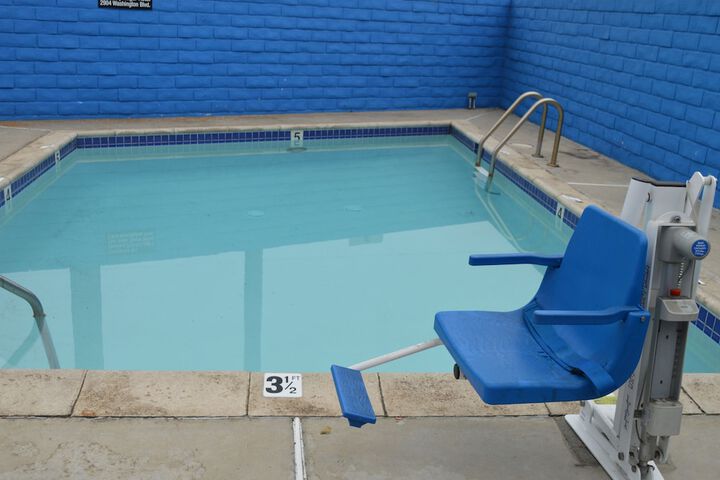 Pool 25 of 37