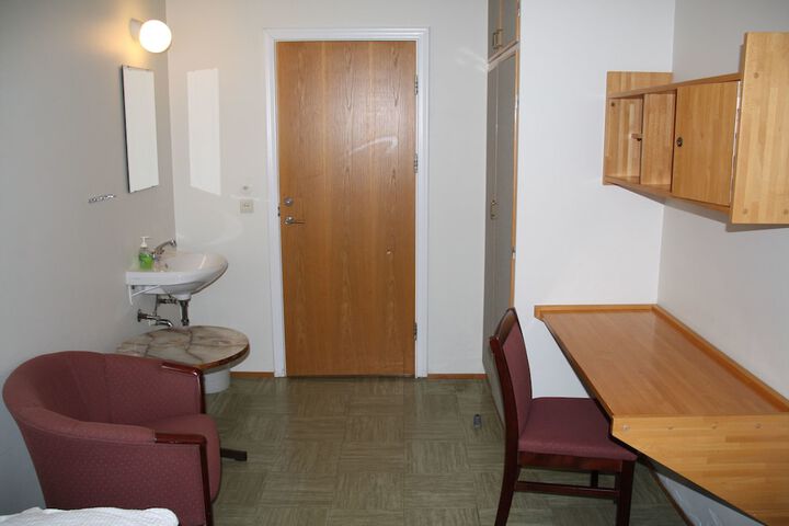 Room 8 of 65