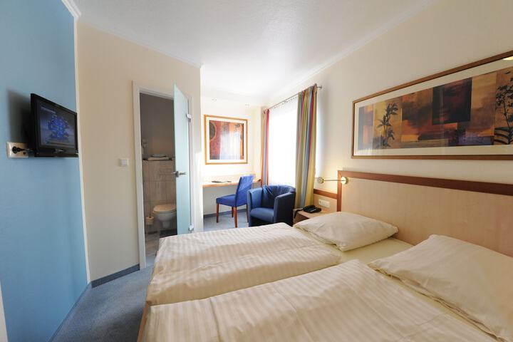 Room 11 of 36