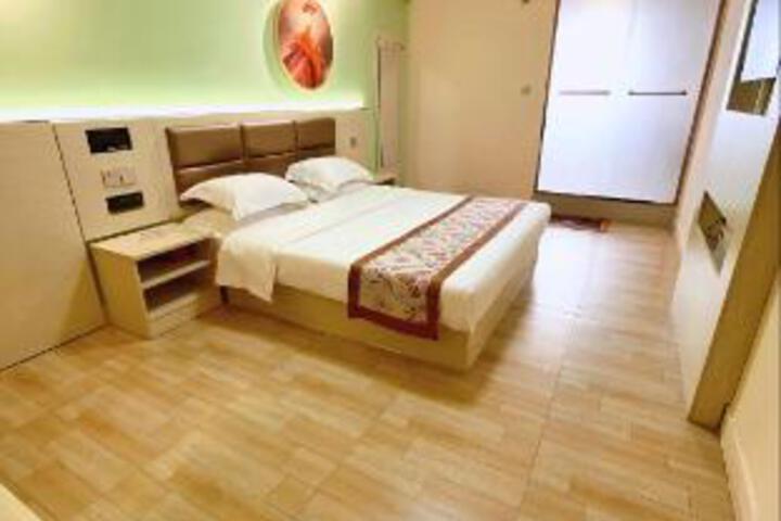 Room 18 of 19