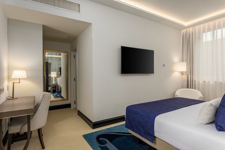 Room 8 of 39