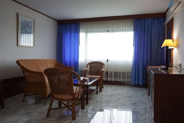Room 36 of 44
