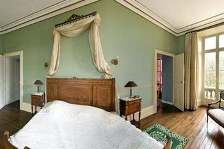 Room 14 of 37