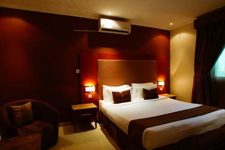 Room 25 of 39
