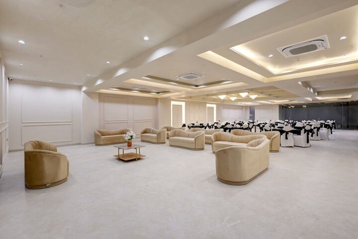 Ballroom/Hall 78 of 98