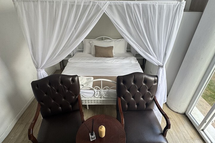 Room 100 of 184