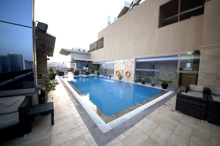Pool 52 of 106