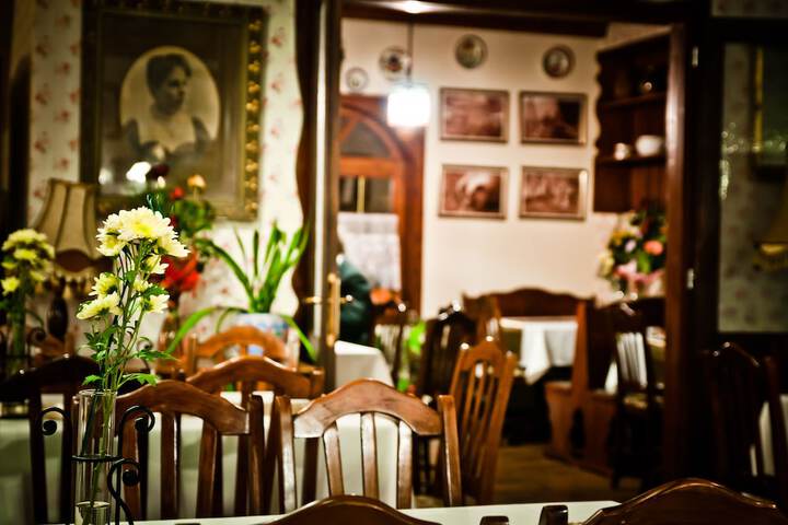 Dining 18 of 21