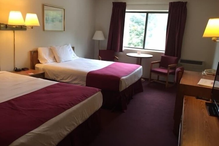 1 Queen Bed (8 of 15)