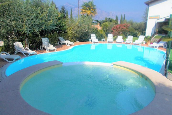Pool 19 of 34