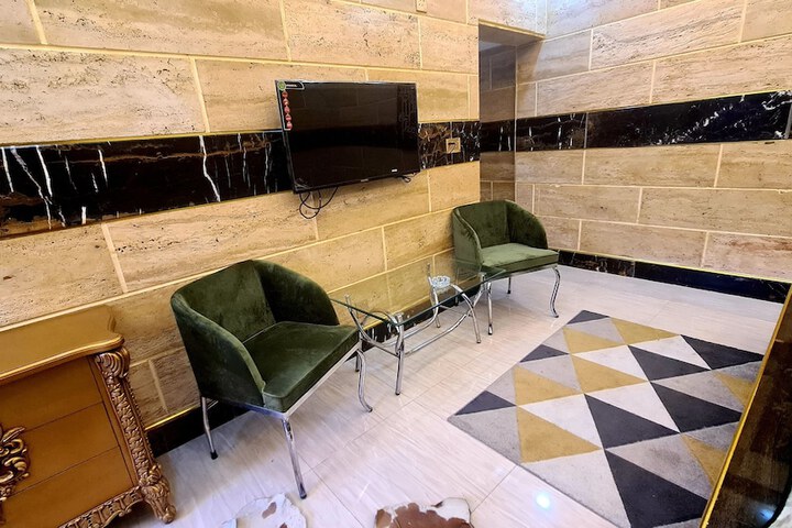 Room 4 of 41