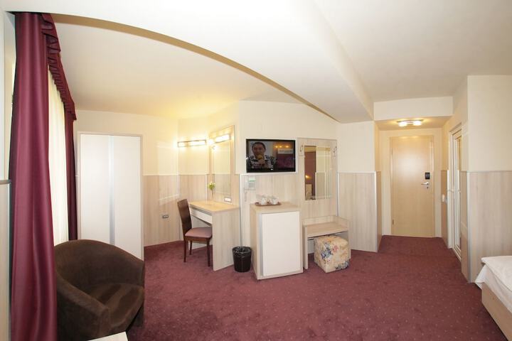 Room 21 of 38