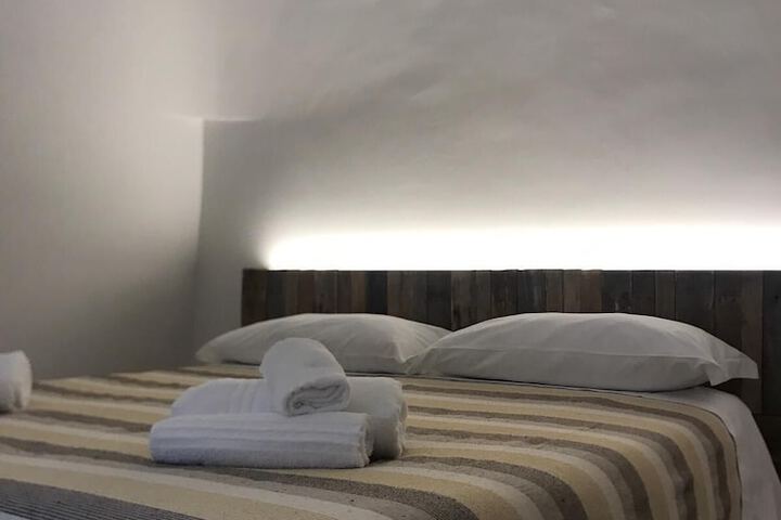 Room 5 of 14