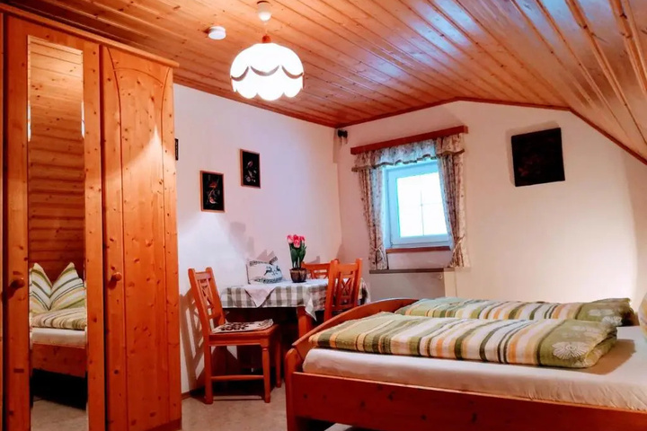 Room 4 of 22