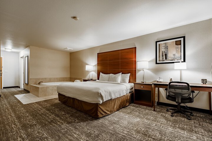 Suite 2 Queen Beds (2 of 7)