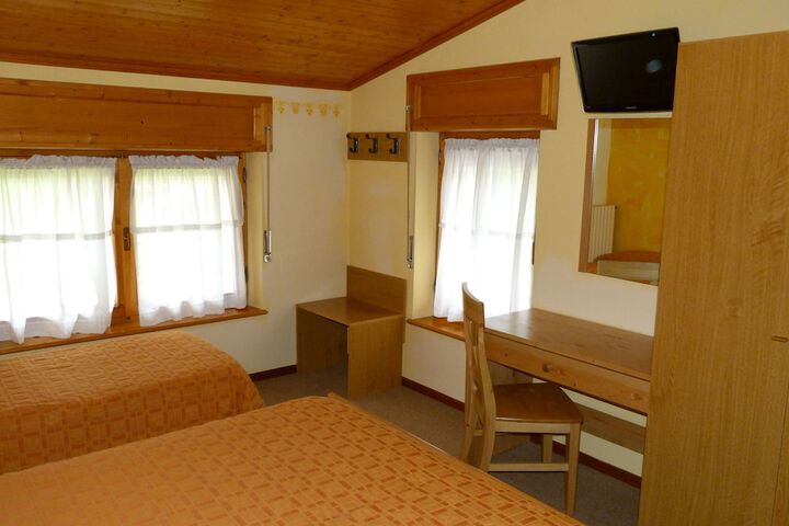 Room 9 of 25