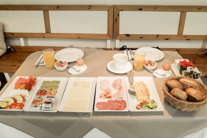 Breakfast/Coffee Service 28 of 34