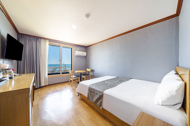 Room 5 of 27