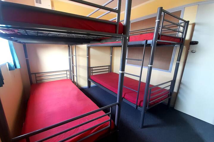 Room 4 of 28