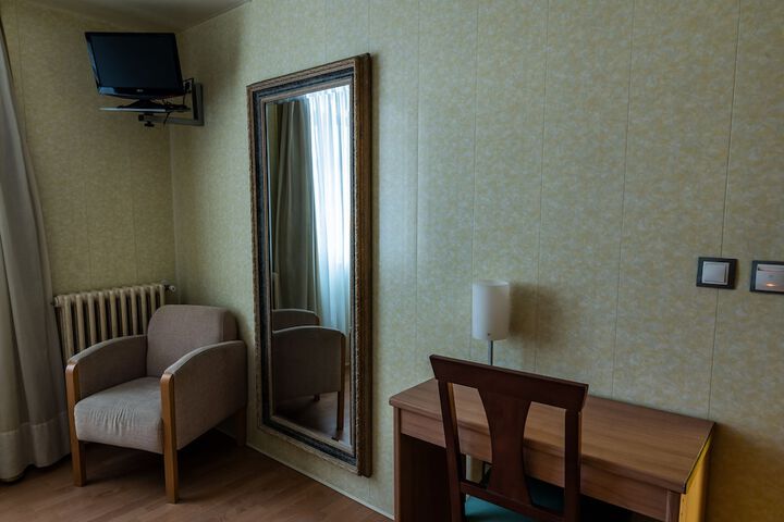 Room 4 of 14