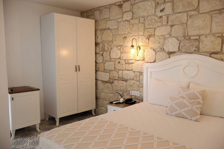 Room 43 of 141