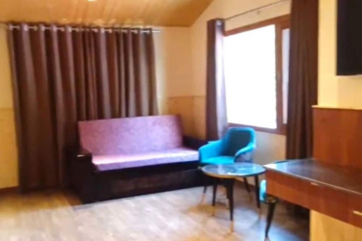 Room 9 of 16