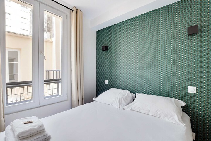 Room 6 of 92