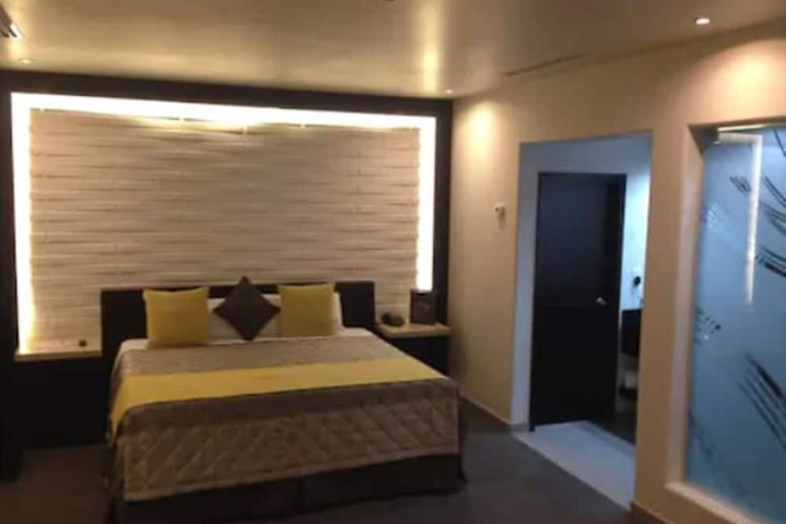 Room 3 of 21