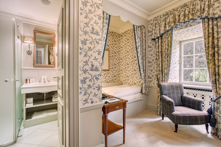 Room 12 of 80
