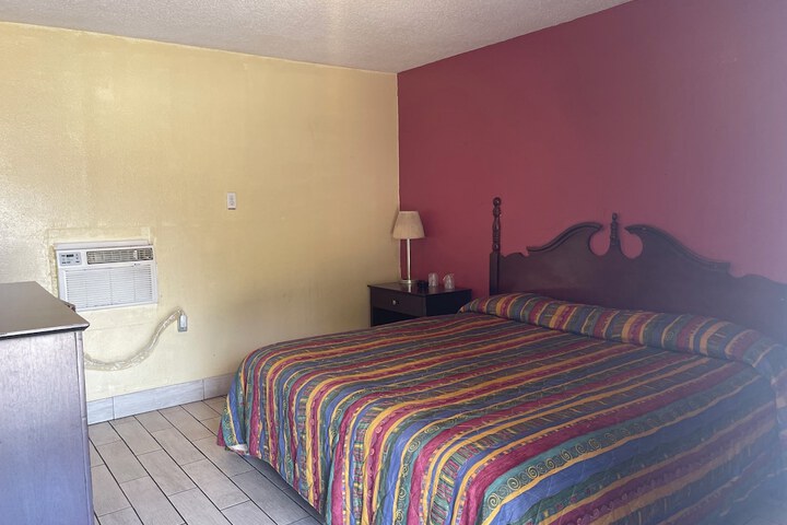 Room 6 of 13
