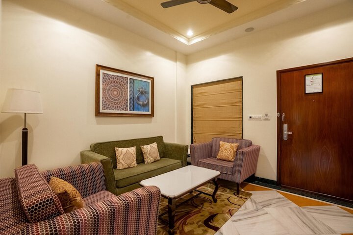 Room 15 of 104