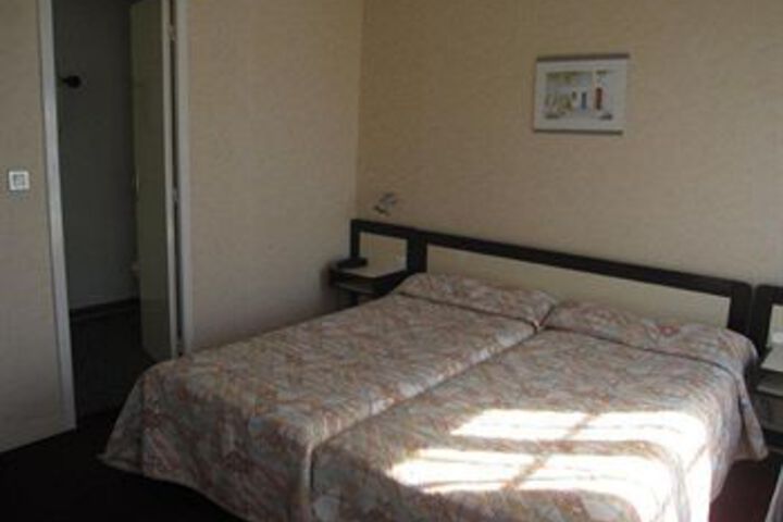 Room 11 of 27