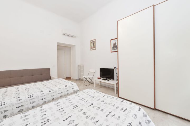 Room 6 of 20