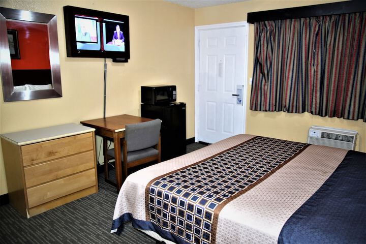 Room 10 of 32
