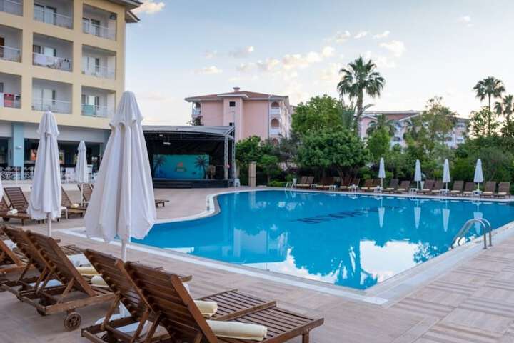 Pools & Facilities
