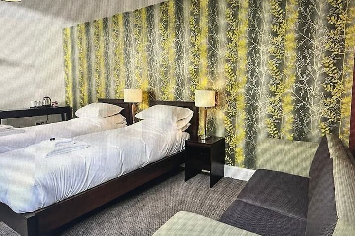 Room 9 of 42