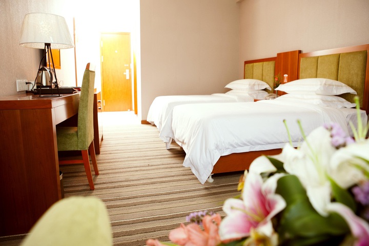 Room 2 of 8