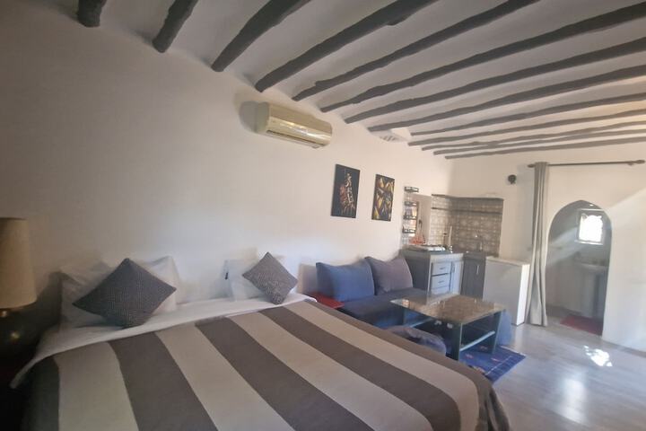 Room 3 of 94