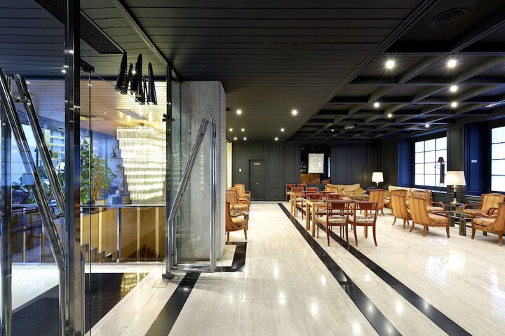 Entrance & Lobby