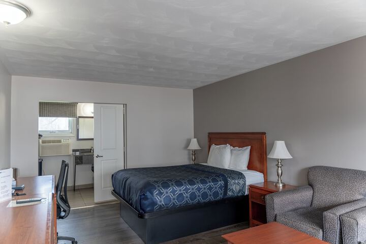 Room 16 of 38