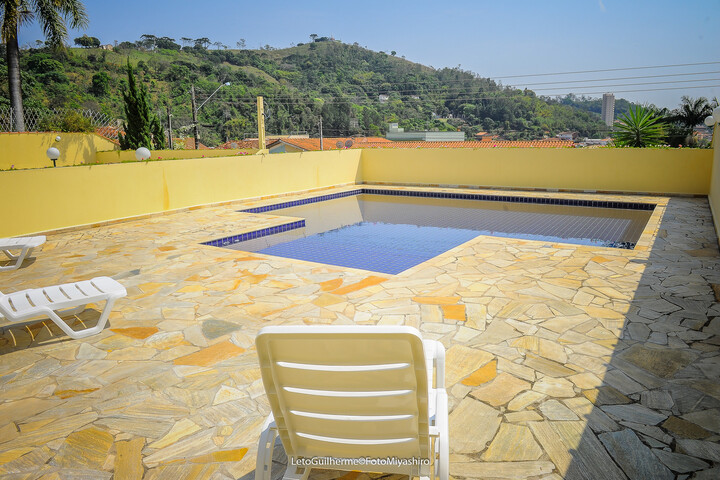 Pool 11 of 32