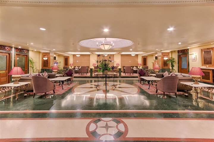 Entrance & Lobby