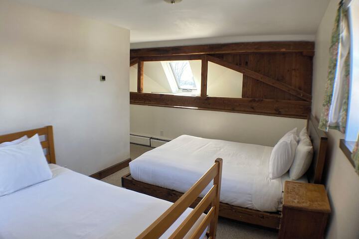 1 Queen Bed (73 of 80)