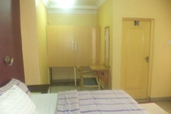 Room 16 of 18