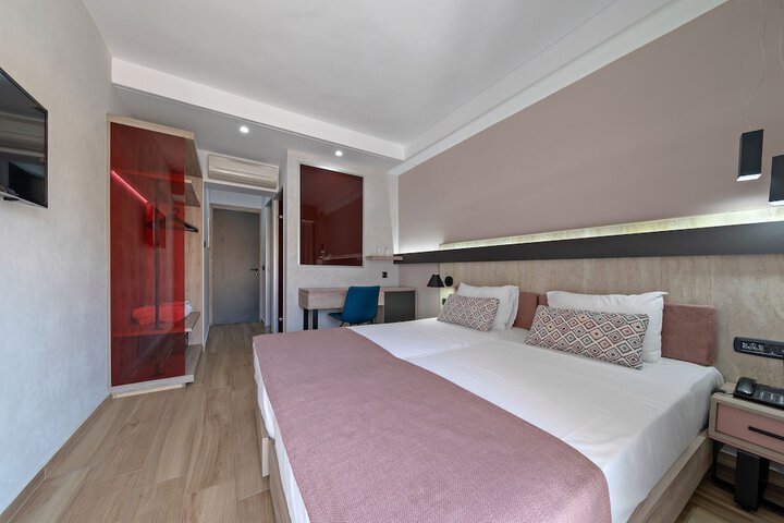 Room 6 of 96
