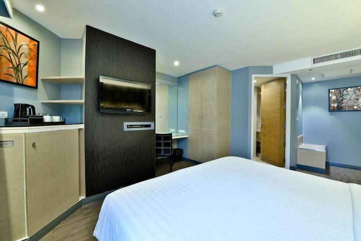 Room 22 of 35